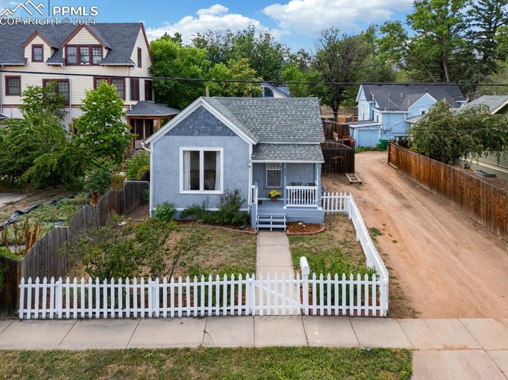 620 Royer St, Colorado Springs, CO 80903-3063