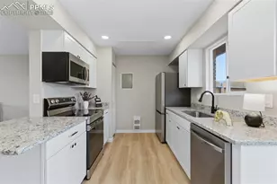 352 Mt View Ln, Colorado Springs, CO 80907 - Photo 8