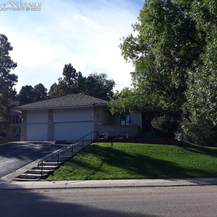 549 Bear Paw Ln, Colorado Springs, CO 80906-3216