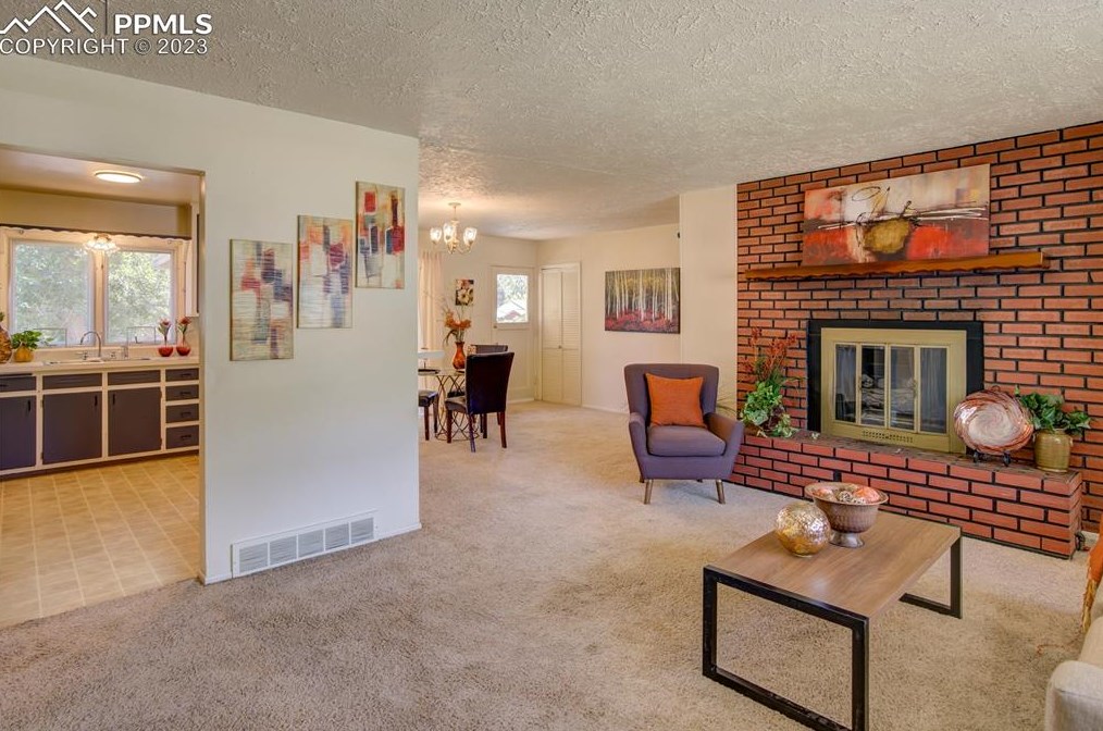 109 Dudley Ave, Colorado Springs, CO 80909-6016