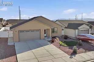 2218 Cliffmoor Ln, Pueblo, CO 81008 - Photo 2