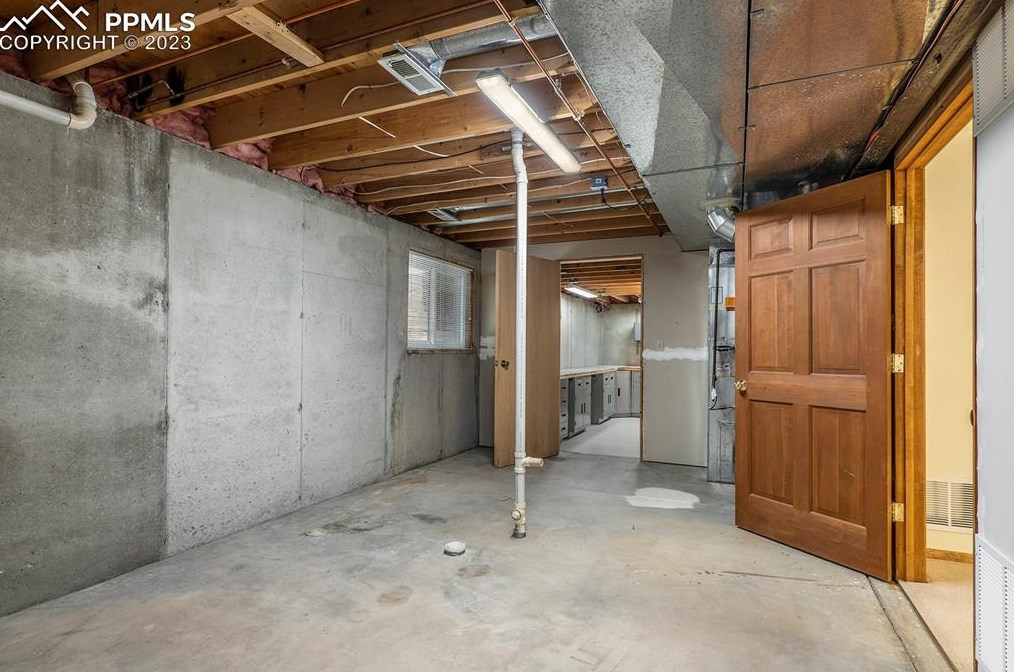 2275 Kittridge Ave, Colorado Springs CO 80919-3889 exterior