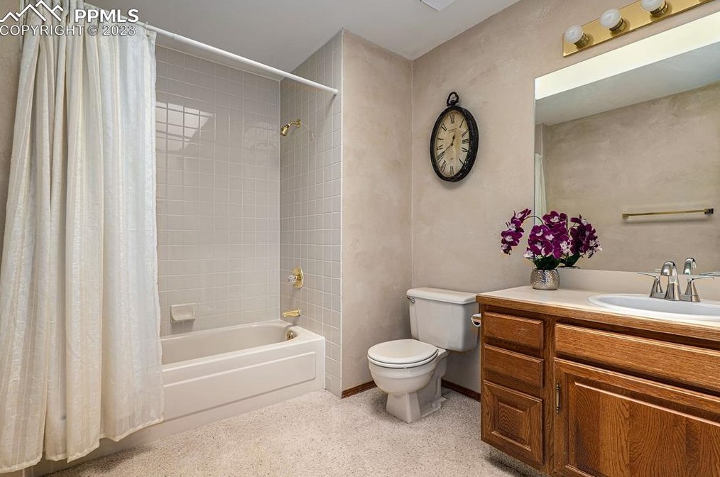 2275 Kittridge Ave, Colorado Springs CO 80919-3889 exterior