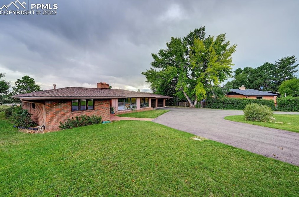 31 Crescent Ln, Colorado Springs, CO 80904-1808