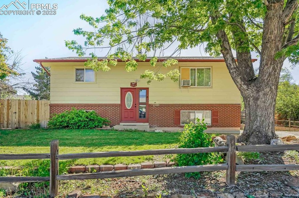 805 Potter Dr, Colorado Springs, CO 80909-5435