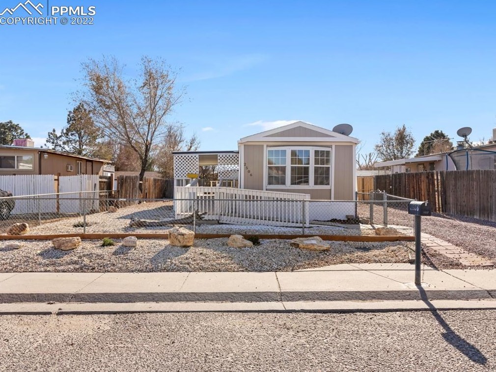 2506 Kara Ct, Pueblo, CO 81004-3690