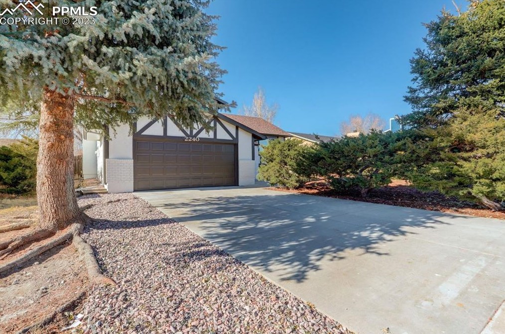 2240 Heathercrest Dr, Colorado Springs, CO 80915-1459