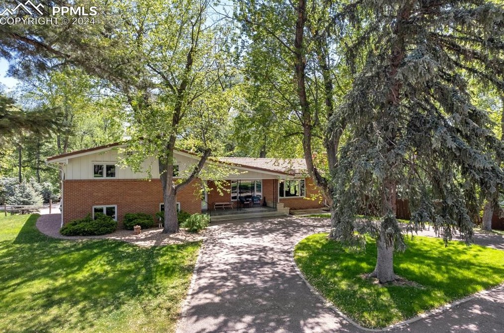 625 Cheyenne Rd, Colorado Springs, CO 80906-2449