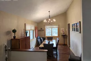 810 Broadview Pl, Colorado Springs, CO 80904 - Photo 4