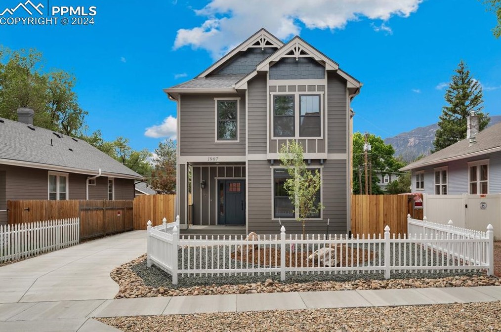 1907 Pikes Peak Ave, Colorado Springs, CO 80904-3846