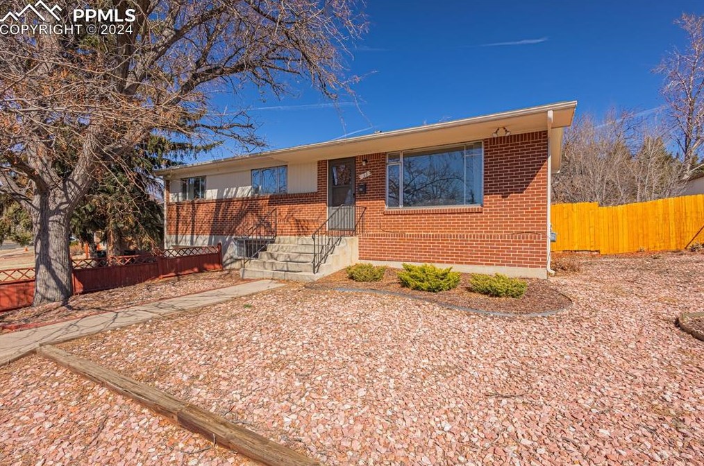 33 Garland Ave, Colorado Springs, CO 80909-6109
