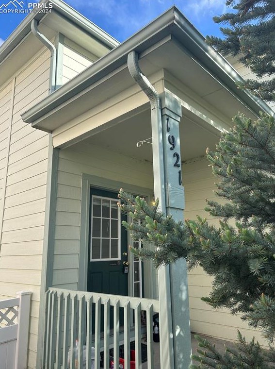 1921 Flintshire St, Colorado Springs, CO 80910-4528
