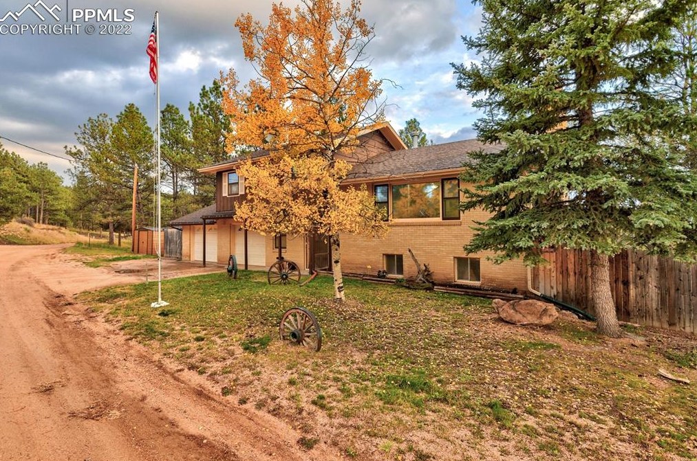284 Mesa Dr, Twin Rock, CO 80816