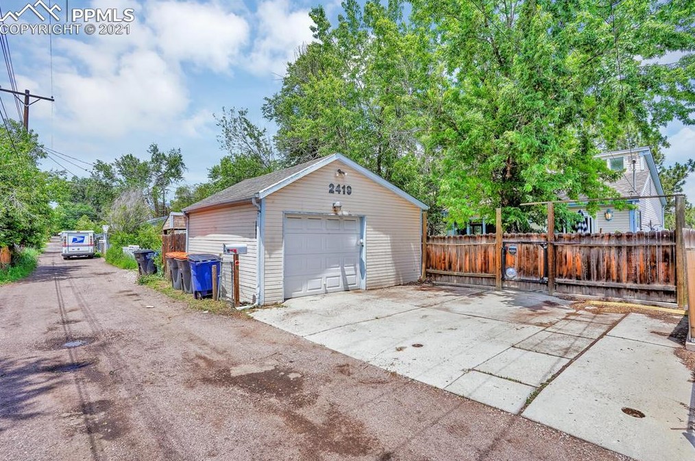 2419 Robinson St, Colorado Springs, CO 80904-3248