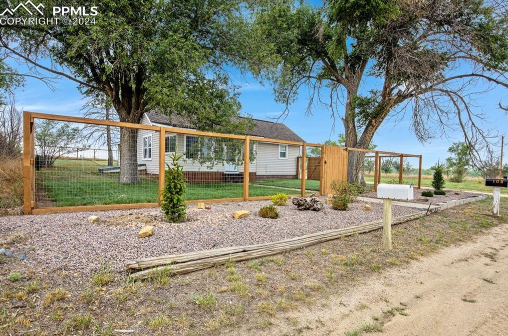 105 Adams St, Simla, CO 80835