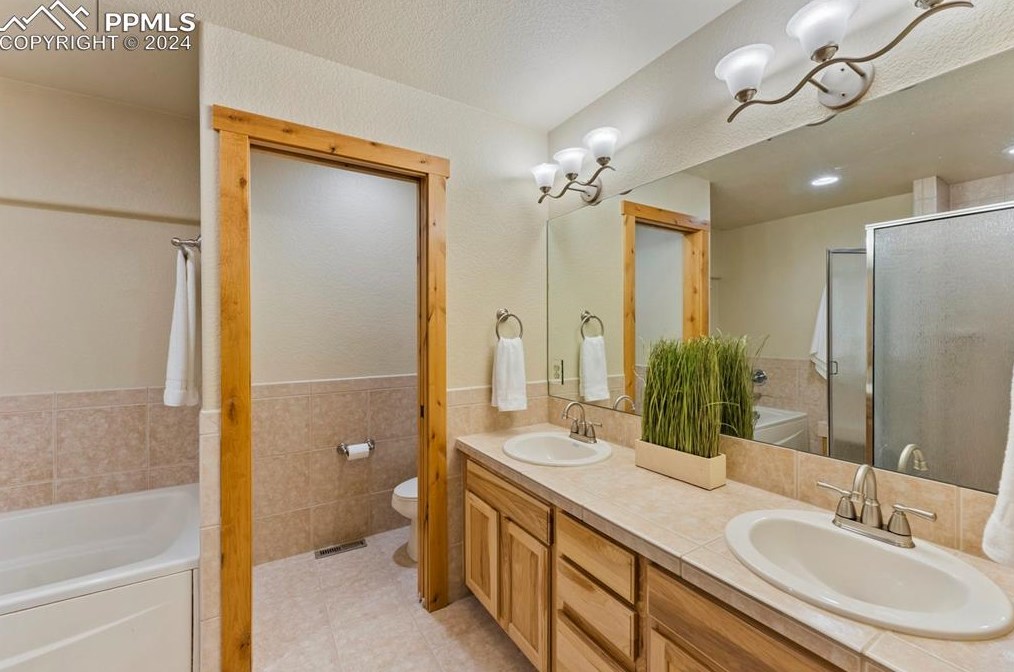 130 Elk Grove Ln, Woodland Park CO 80863-9158 exterior