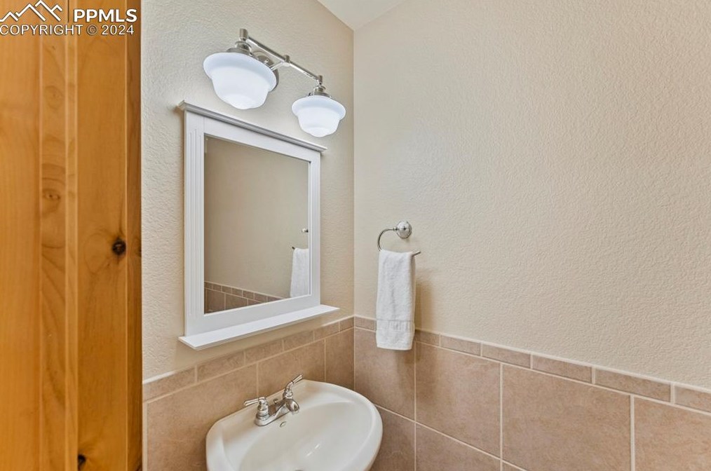 130 Elk Grove Ln, Woodland Park CO 80863-9158 exterior