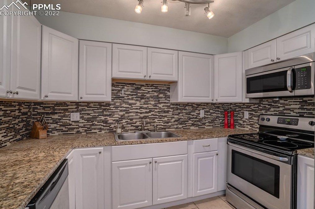 341 Longfellow Dr, Colorado Springs CO 80910-2515 exterior