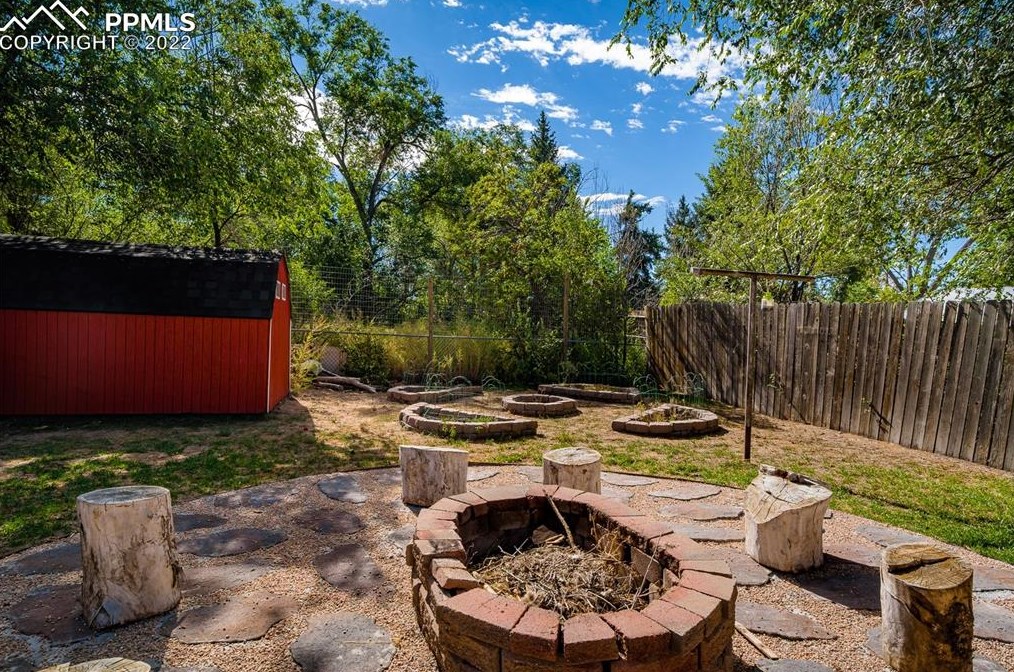 341 Longfellow Dr, Colorado Springs CO 80910-2515 exterior