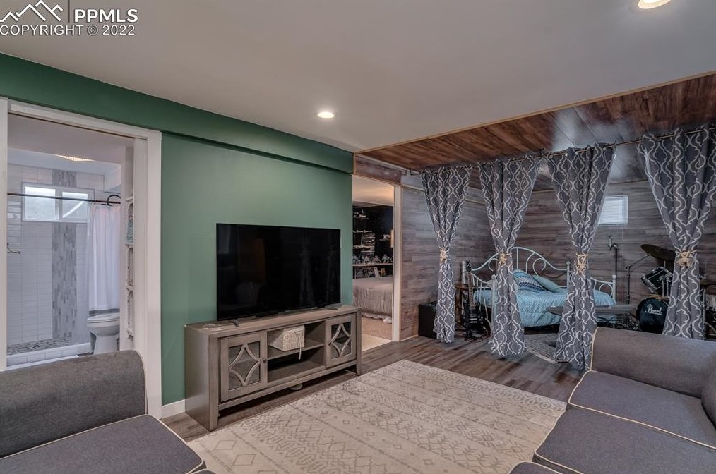 341 Longfellow Dr, Colorado Springs CO 80910-2515 exterior