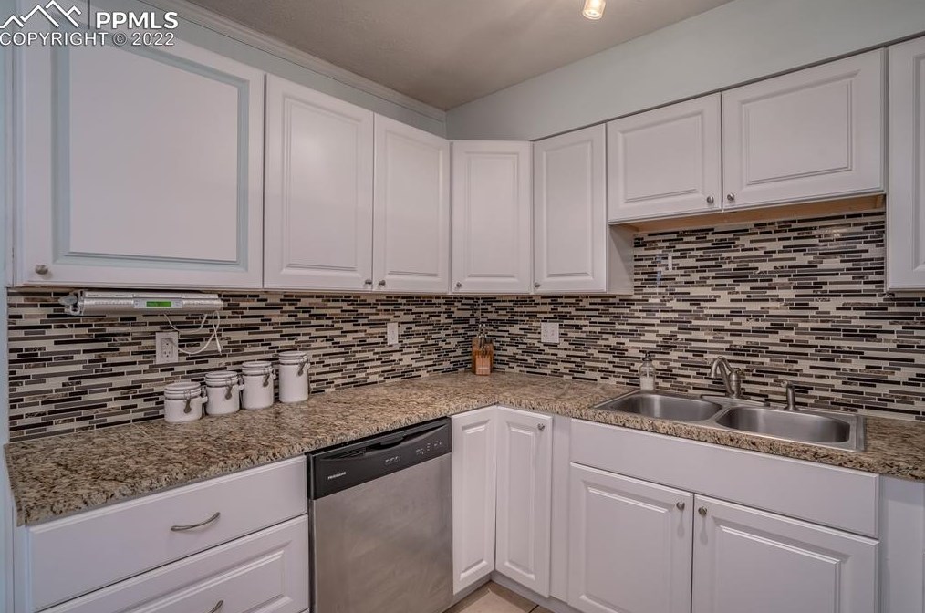 341 Longfellow Dr, Colorado Springs CO 80910-2515 exterior