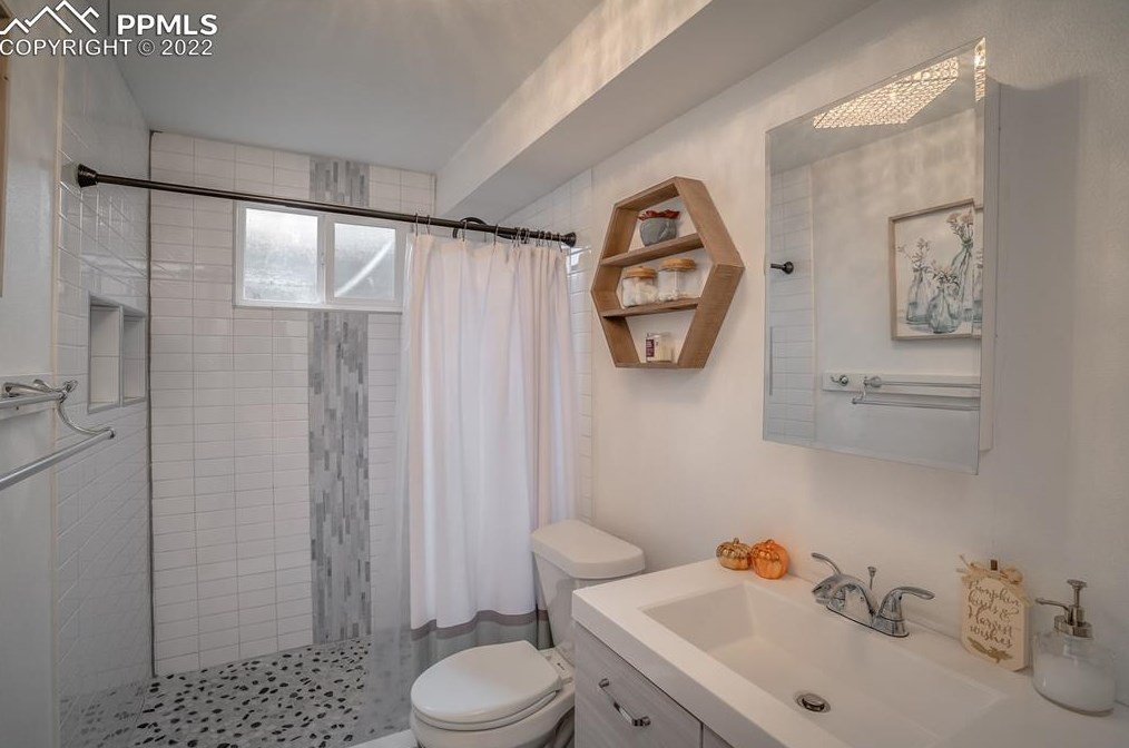 341 Longfellow Dr, Colorado Springs CO 80910-2515 exterior