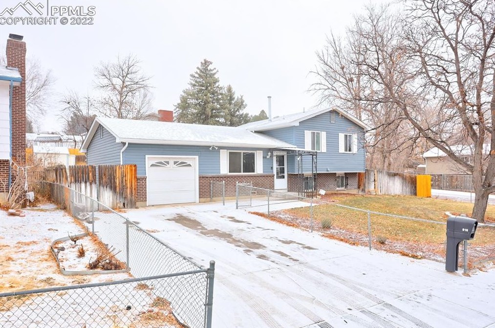 816 Squire St, Colorado Springs, CO 80911-2645