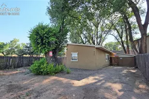 537 Crockett Ln, Colorado Springs, CO 80905 - Photo 2