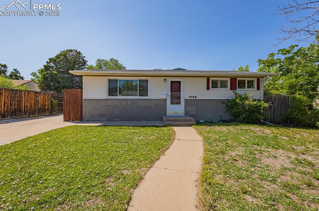 1732 Comanche Rd, Pueblo, CO 81001-1661