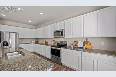 2402 Sunrise Lane, Pueblo, CO 81008 - Photo 12