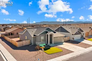 2402 Sunrise Ln, Pueblo, CO 81008 - Photo 2