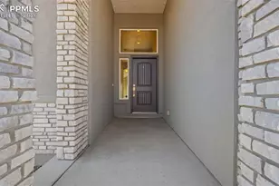 2402 Sunrise Ln, Pueblo, CO 81008 - Photo 8