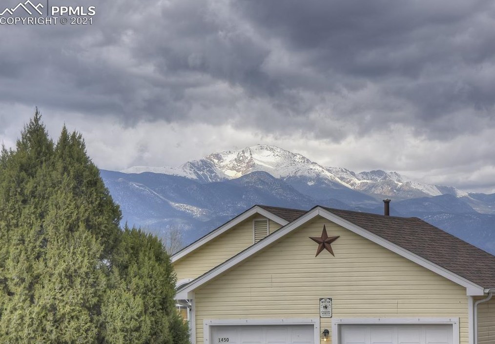 1445 Challenger Ave, Colorado Springs, CO 80916-2142