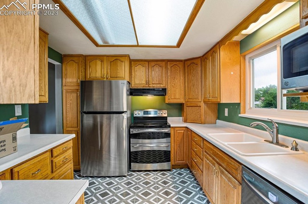 1450 Luna Vis St, Colorado Springs CO 80911-2429 exterior