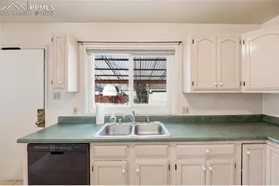 2424 Farragut Avenue, Colorado Springs, CO 80907 - Photo 8