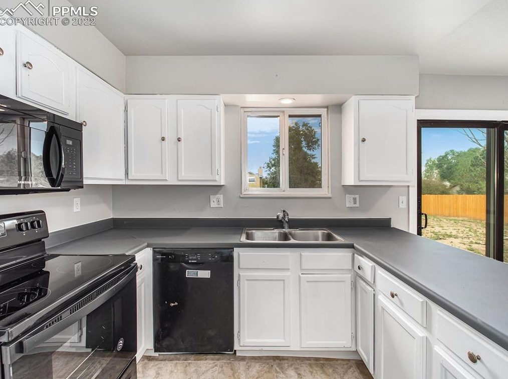 7430 Vineland Trl, Colorado Springs, CO 80911-9626
