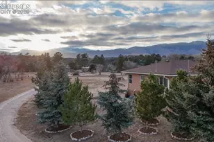 7501 Tudor Rd, Colorado Springs, CO 80919 - Photo 2