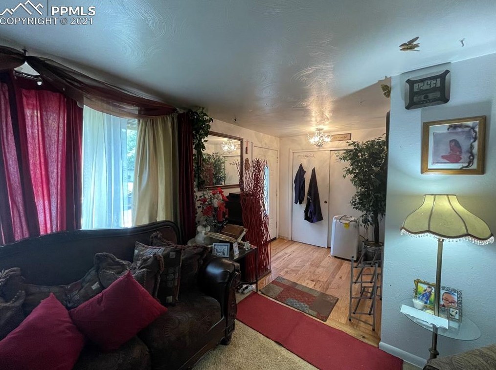 19 Roosevelt St, Colorado Springs, CO 80909-6545