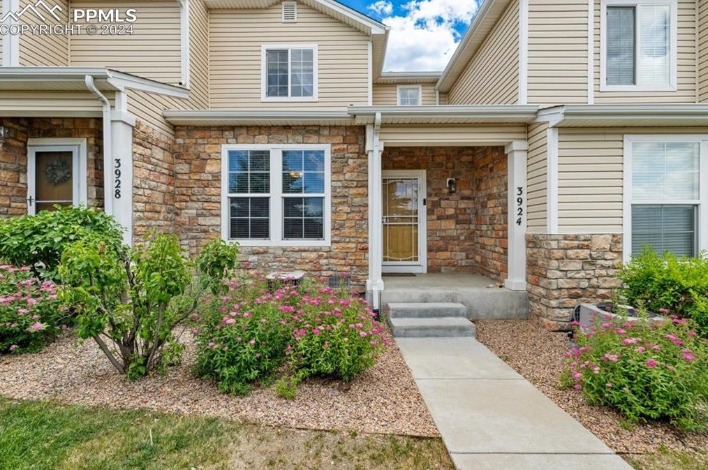 3924 Diamond Ridge Vw, Colorado Springs, CO 80918-5623