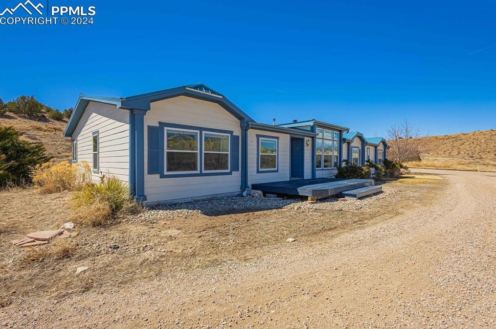 1381 Valley Dr, Penrose, CO 81240-9259