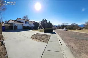 1555 Luna Vista St, Colorado Springs, CO 80911 - Photo 4