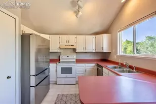 955 Crosstrail Dr, Colorado Springs, CO 80906 - Photo 8