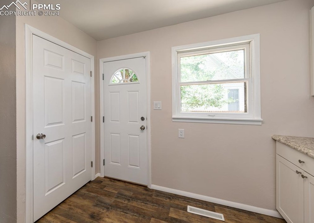 909 Costilla St, Colorado Springs CO 80903-3771 exterior