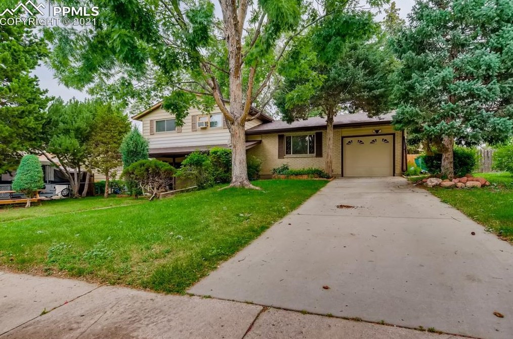 1803 Olympic Dr, Colorado Springs, CO 80910-1816