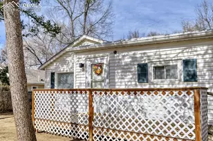 2428 E Monument St, Colorado Springs, CO 80909 - Photo 2