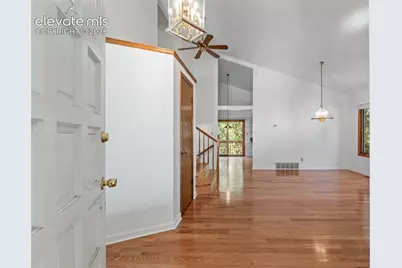 5142 Broadmoor Bluffs Drive, Colorado Springs, CO 80906 - Photo 4