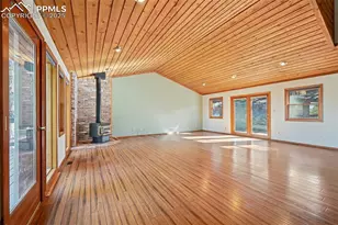 1043 Kings Crown Rd, Woodland Park, CO 80863 - Photo 6