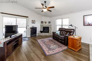 717 Edna Ln, Pueblo, CO 81005 - Photo 12