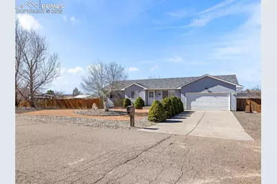 735 S Sterling Drive, Pueblo, CO 81007 - Photo 2