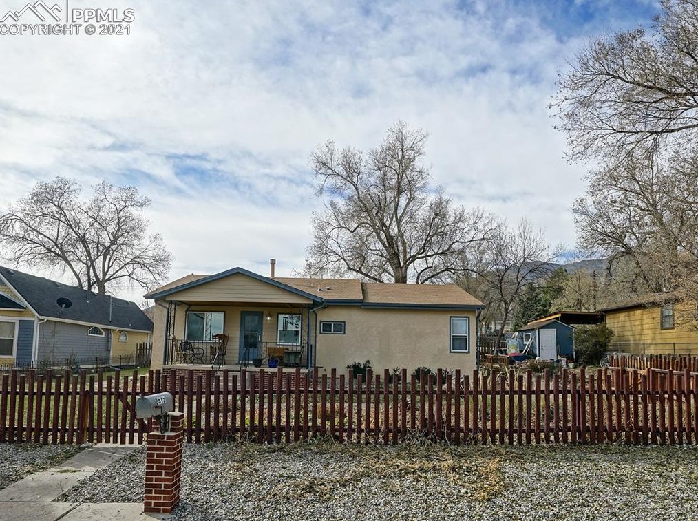 2515 Ehrich St, Colorado Springs, CO 80904-3226